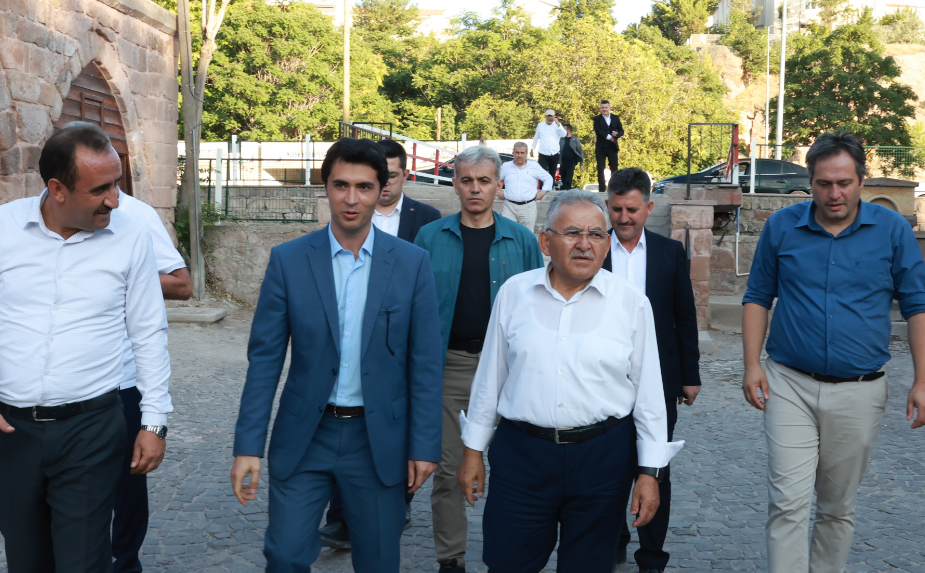 Arasta çarşısı yeni yüzüne kavuştu