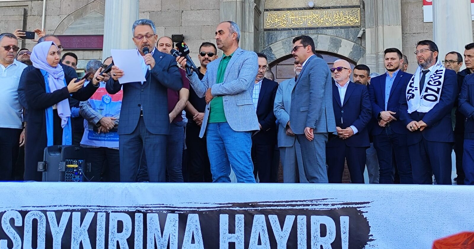 ASLANTÜRK: “FİLİSTİN’DE CAN PAZARI KURULMUŞ, GAZZE’DE İNSANLIK ÖLÜYOR”