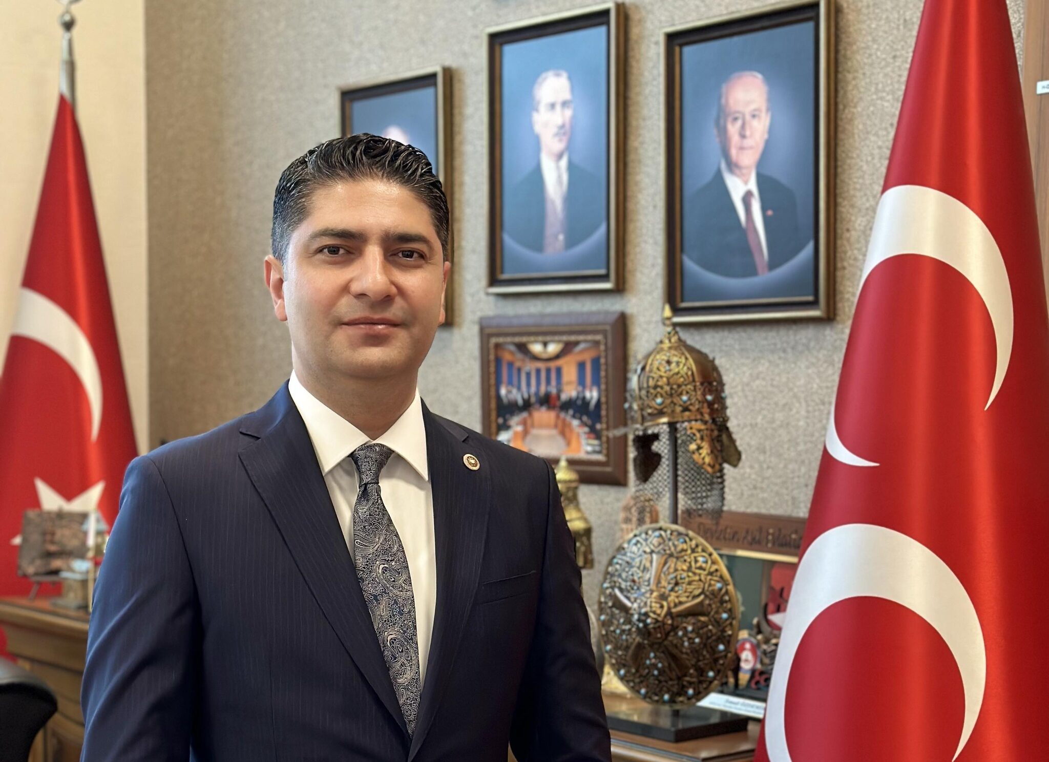 MHP’Lİ ÖZDEMİR’DEN ÖZGÜR ÖZEL’E TEPKİ: “HANGİ KARANLIK TÜRKİYE HASIMLARINA SELAM GÖNDERMİŞTİR”