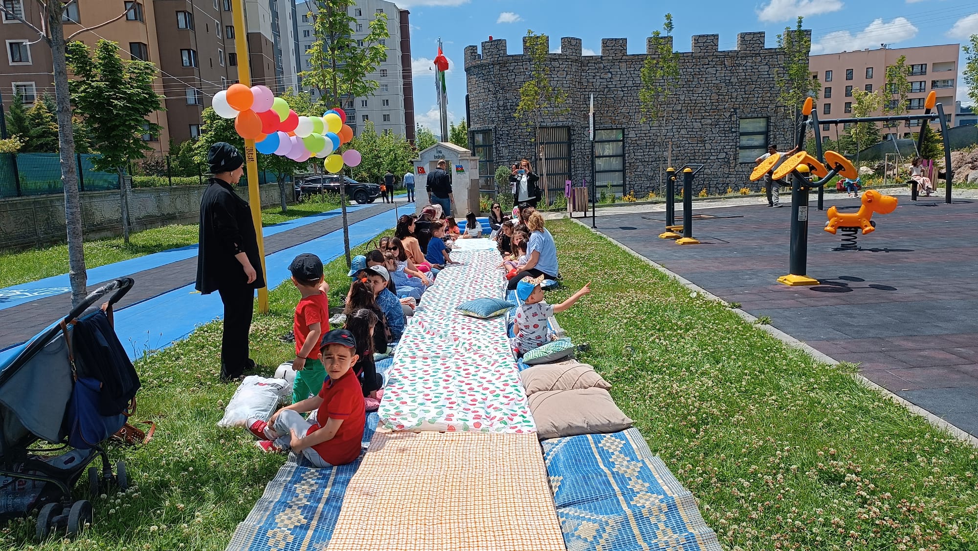 AZERBAYCAN TÜRKLERİ ÇOCUK BAYRAMI’NI KUTLADI