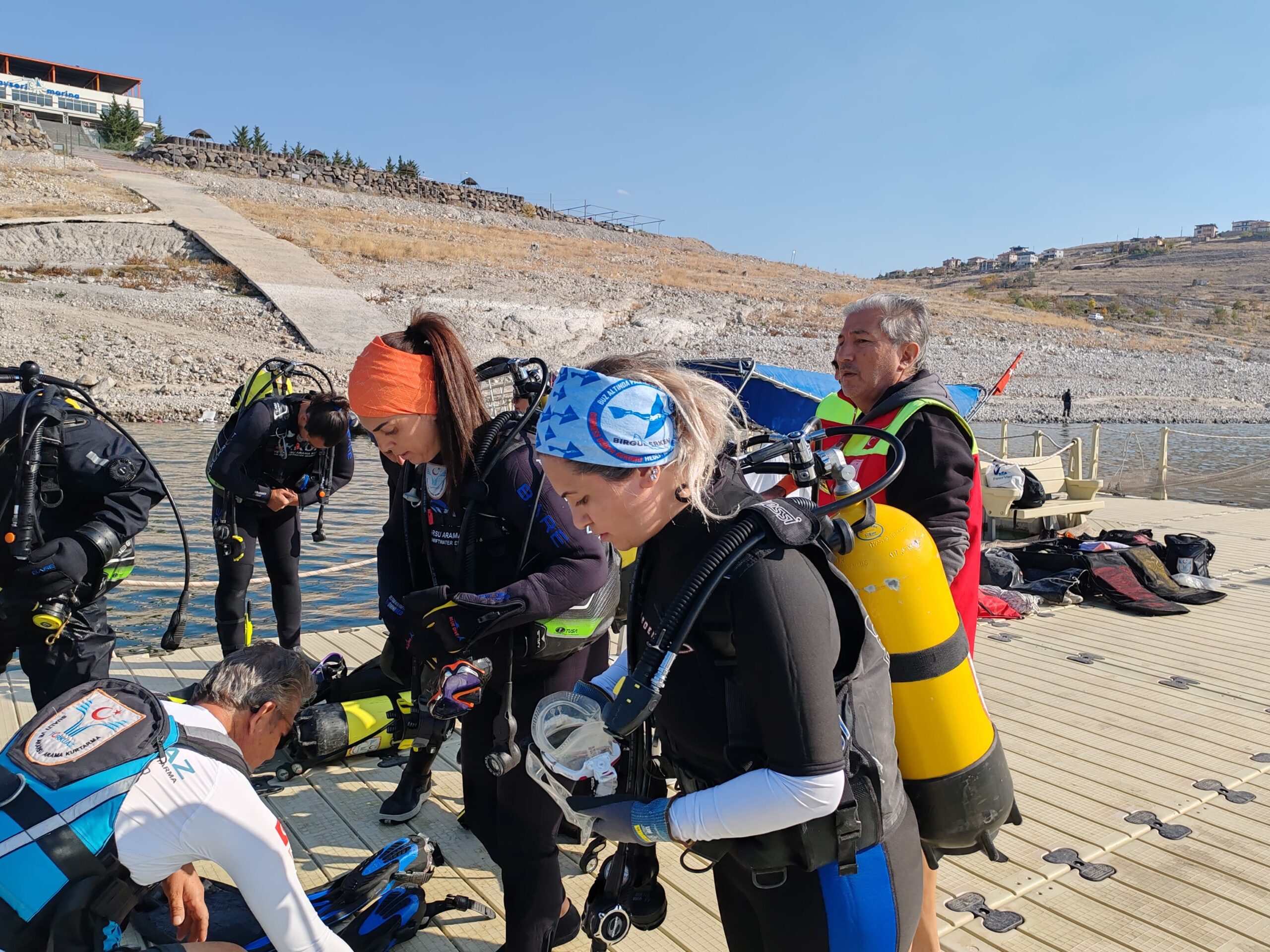 Türkiye’de tek ve ilkler: Su altı aramada 3 gönüllü kadın