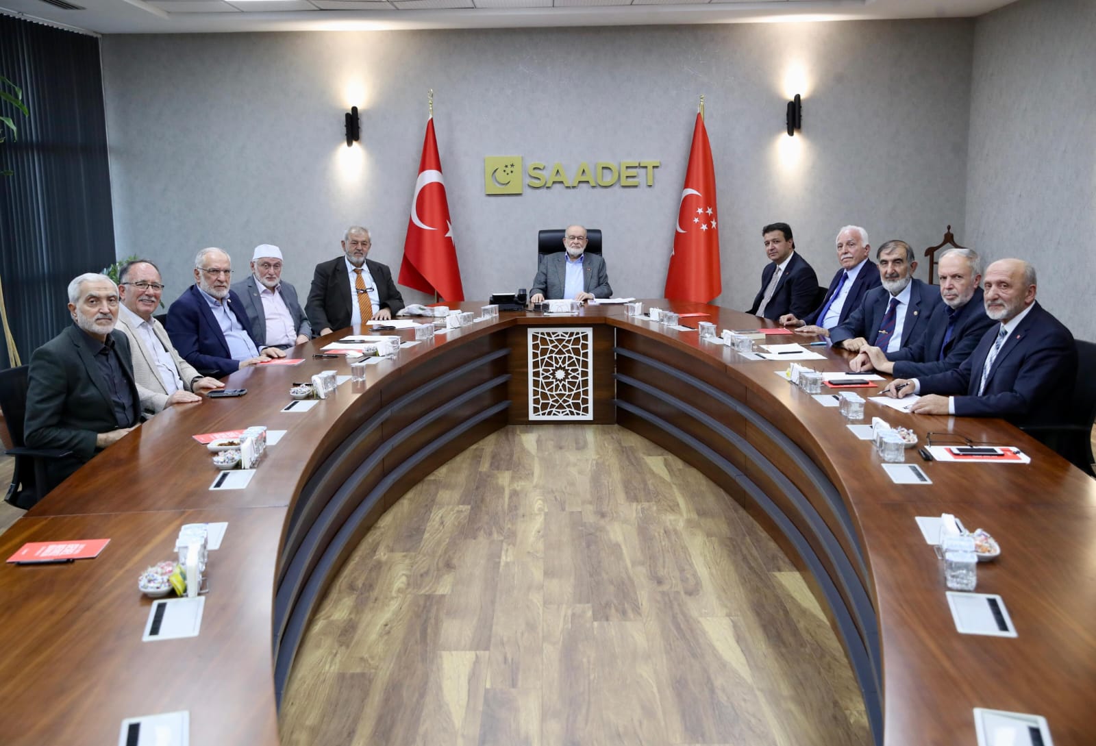 SAADET PARTİSI’NİN GENEL BAŞKANı MAHMUT ARıKAN OLACAK