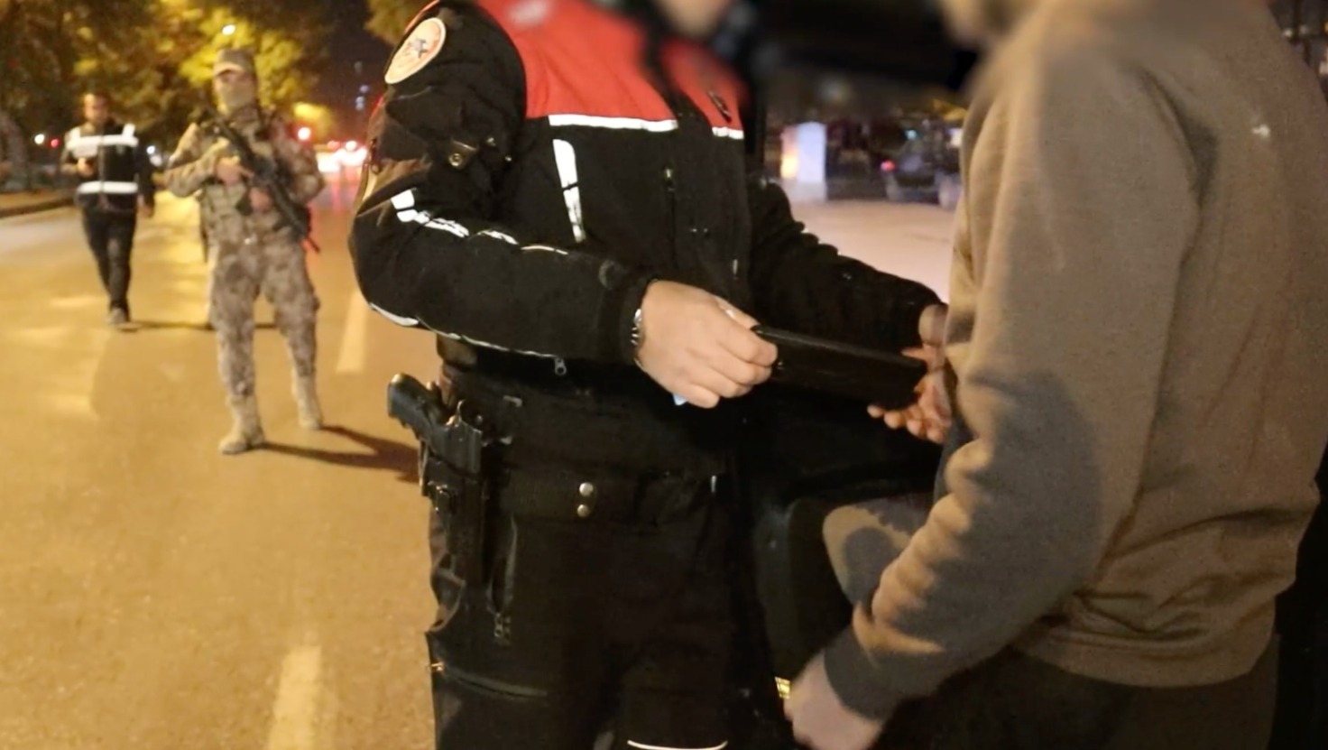 22 ŞOK UYGULAMADA 5 ARANAN ŞAHIS YAKALANDI