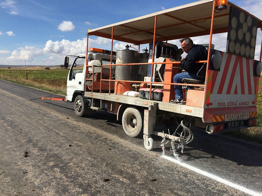 BÜYÜKŞEHİR BELEDİYESİ’NDEN KIRSALDA YOL GÜVENLİĞİ ÇALIŞMASI