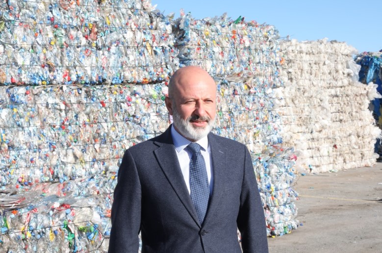 KOCASİNAN, GERİ DÖNÜŞÜM ATIKLARINI KAYNAĞINDAN AYRIŞTIRILMIŞ OLARAK TOPLUYOR