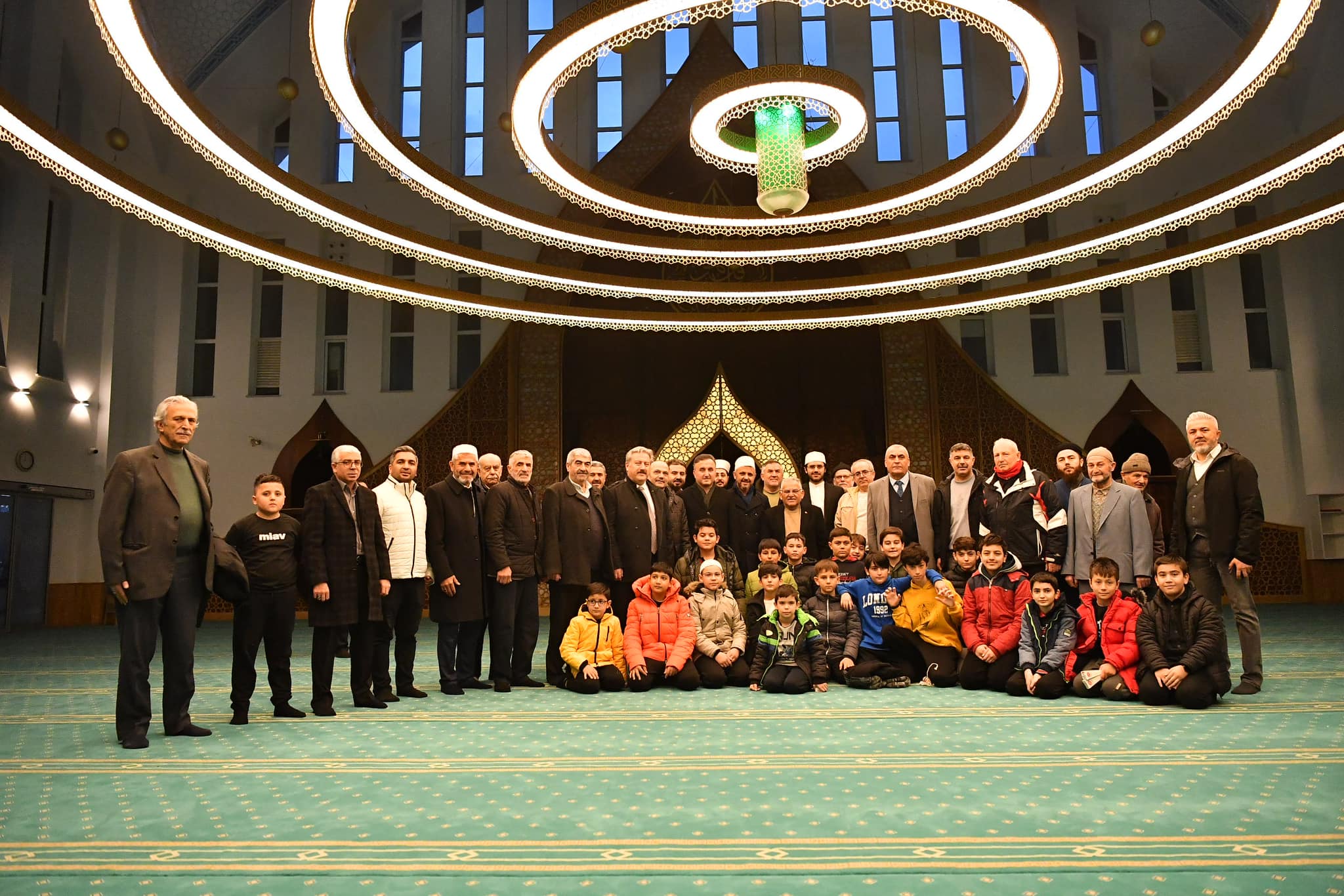 BÜYÜKKLIÇ, SABAH NAMAZI BULUŞMASINDA ÇOCUKLARLA BİR ARAYA GELDİ