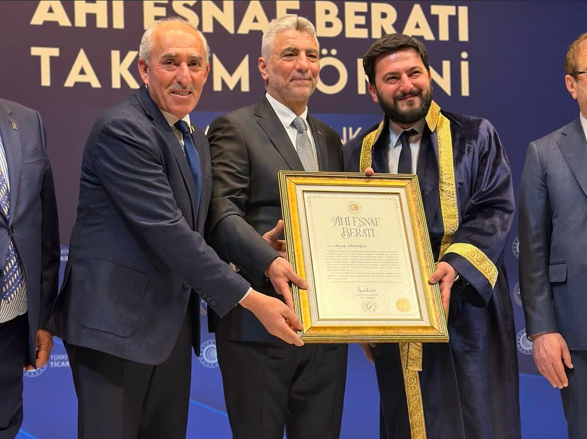 KAYSERİLİ ESNAF AHMET KÖSEOĞLU’NA AHİ ESNAF BERATI TAKDİM EDİLDİ