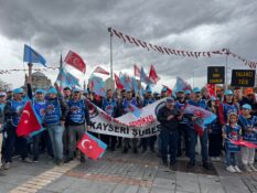 SENDİKALAR 1 MAYIS’TA YÜRÜDÜ