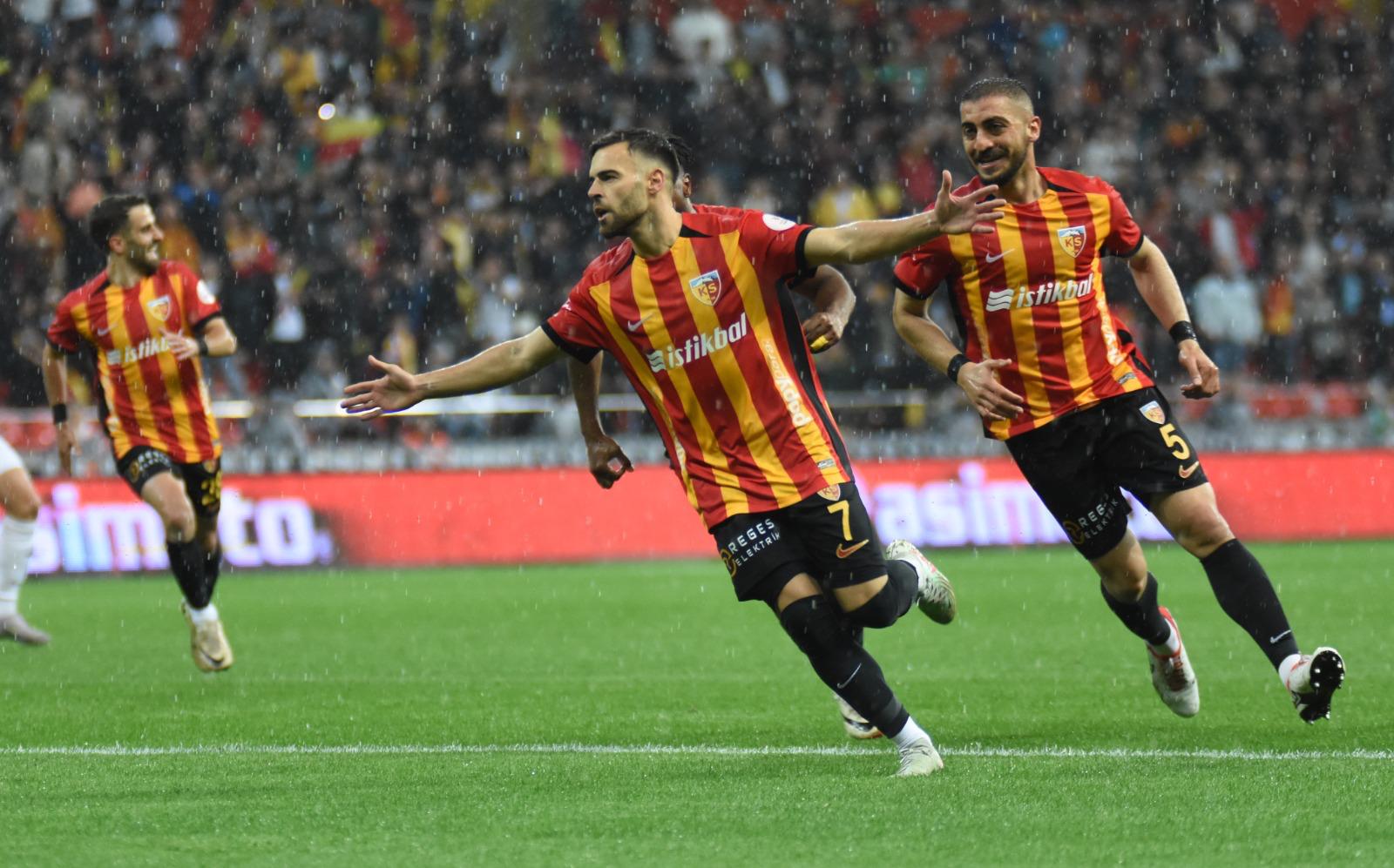 KAYSERİSPOR EVİNDE ŞOV YAPTI 3-1