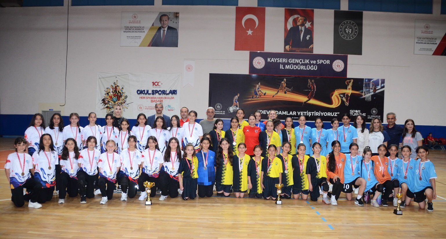 KULÜPLÜ MİNİKLER HENTBOL BİRİNCİLİĞİ SONA ERDİ