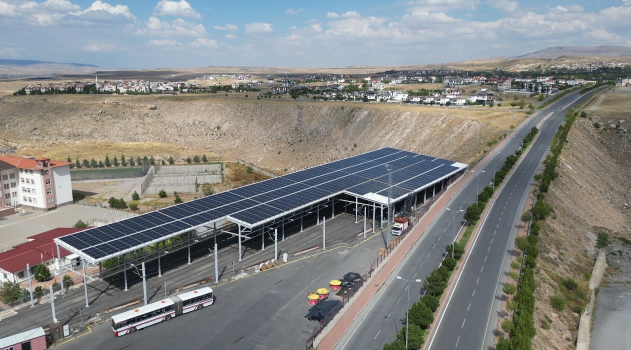 Toplu ulaşım yolcusunun yüzde 40’ı GES enerjisiyle karşılanıyor