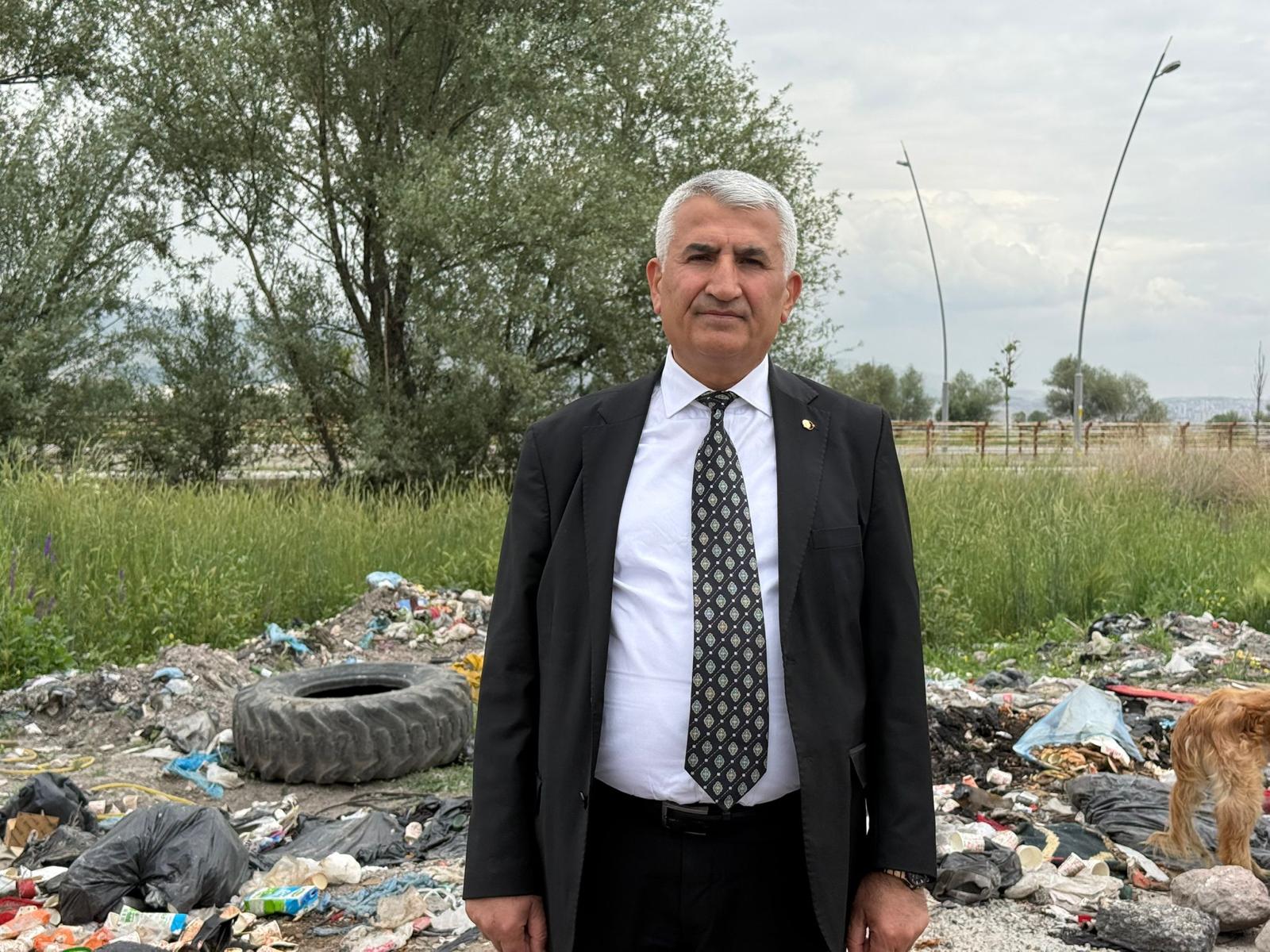 CHP’li Gümüş’ten Oymaağaç’ta çöp tepkisi: “Esnafın çöpü alınmıyor, çevre kirliliği artıyor”
