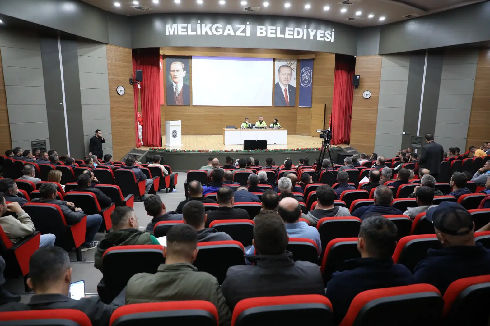 MELİKGAZİ PERSONELİNE TRAFİK GÜVENLİĞİ EĞİTİMİ VERİLDİ