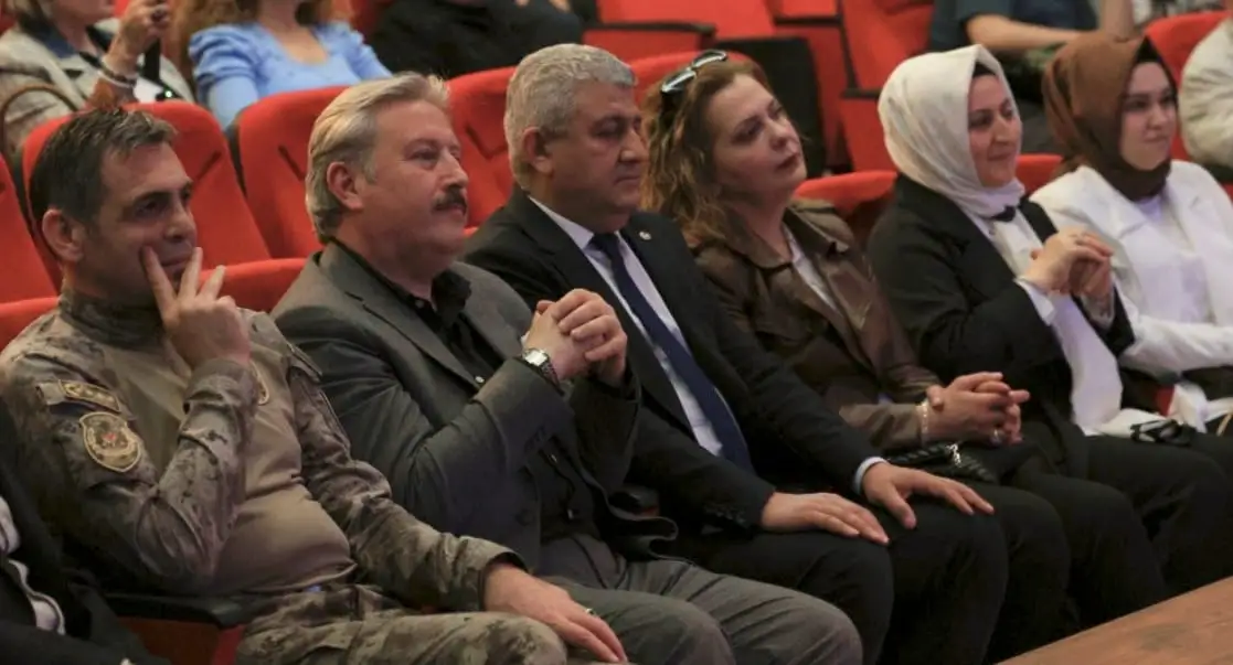 MELİKGAZİ’DEN ANLAMLI AİLE VE KAHRAMANLIK ŞİİR DİNLETİSİ