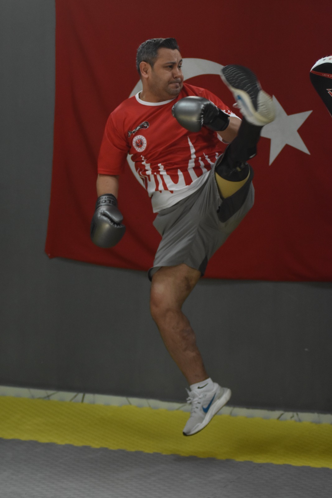 Gazi Recep Variyenli Muaythai Dünya Şampiyonu oldu