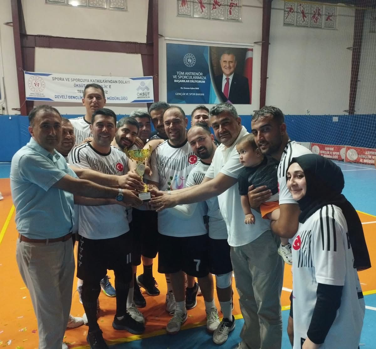 Develi Kurumlar ve Mahalleler Arası Voleybol Turnuvası bitti