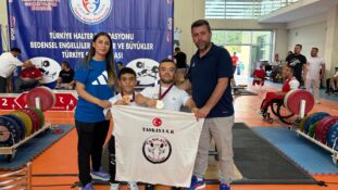 Bedensel engelli halterciler Hasan ve Çağdaş Türkiye Şampiyonu oldu