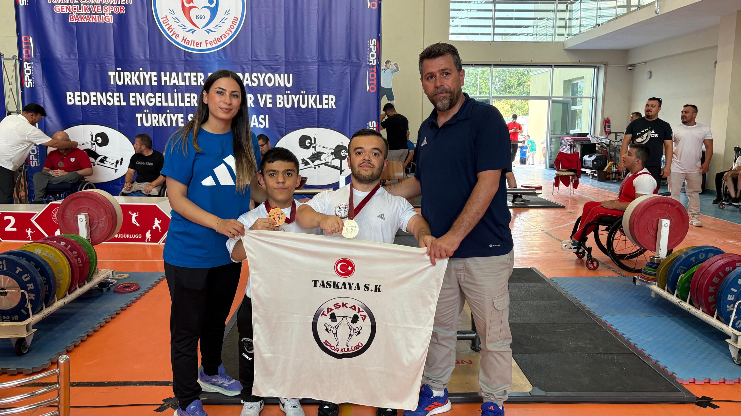 Bedensel engelli halterciler Hasan ve Çağdaş Türkiye Şampiyonu oldu
