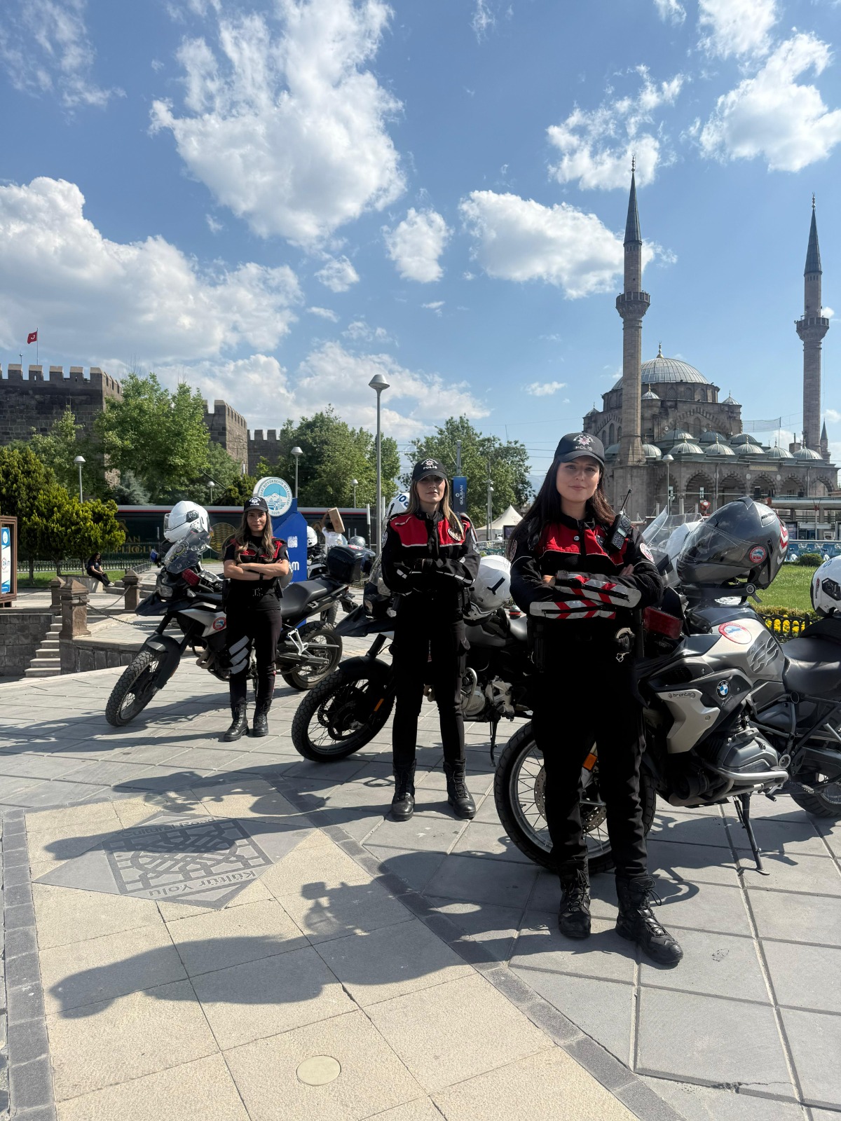 Kayseri’nin ilk kadın yunus polisleri göreve başladı