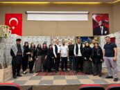 Farklı okullardan bir araya gelen öğretmenler Tiyatro sahnesinde buluştu