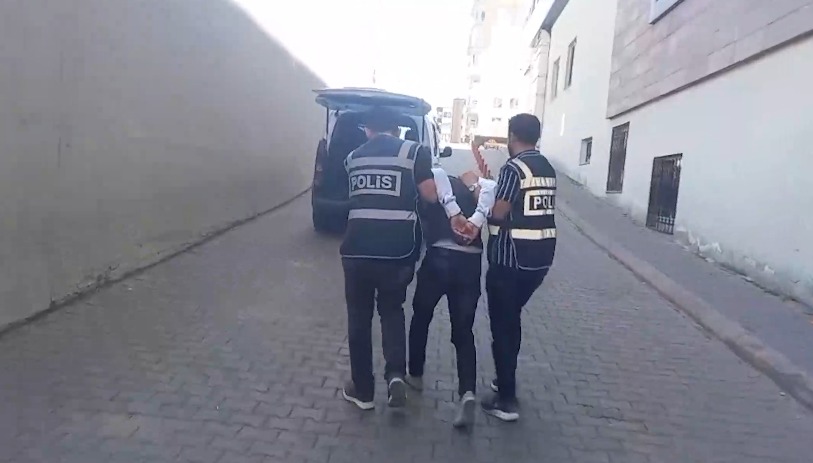 Yağma suçundan aranan 2 kişi yakalandı
