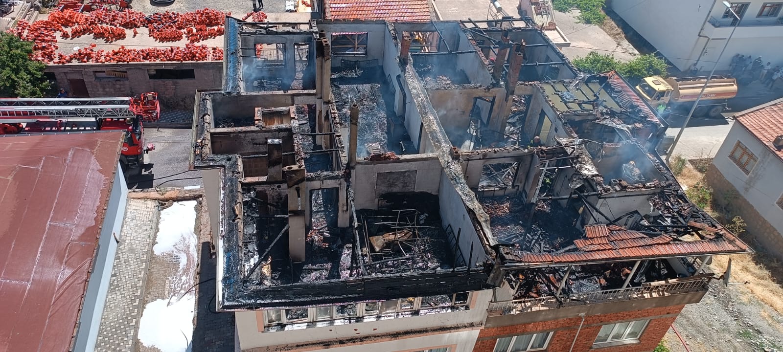 Yangında küle dönen evde Kuran-ı Kerim hasar almadı