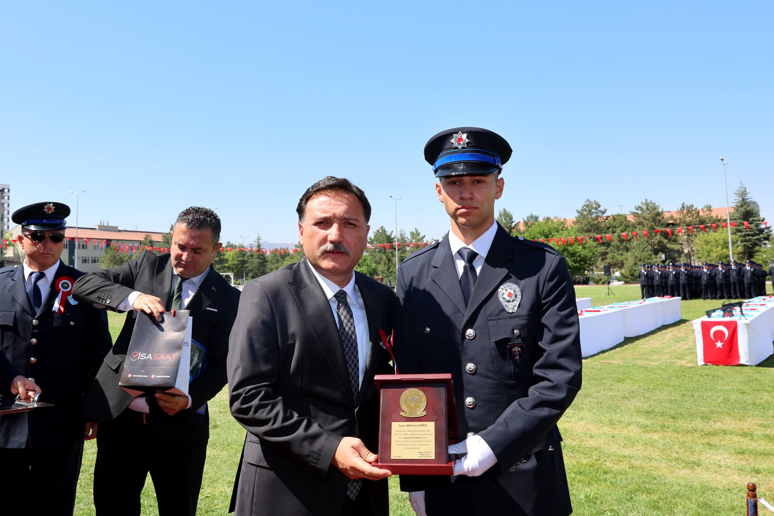 Vali Çiçek, POMEM Mezuniyet Töreni’nde konuştu; “Sizlerle gurur duyuyorum”