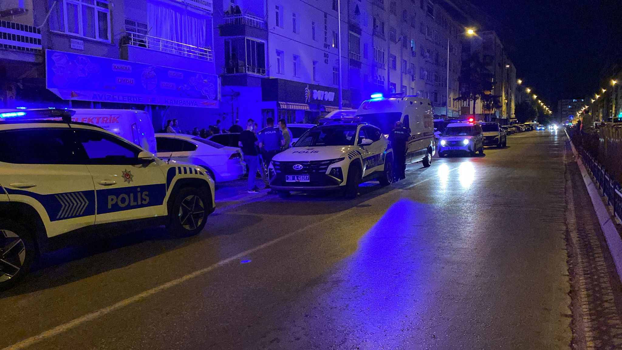 Önce karısını öldürdü sonra kendi yaşamına son verdi