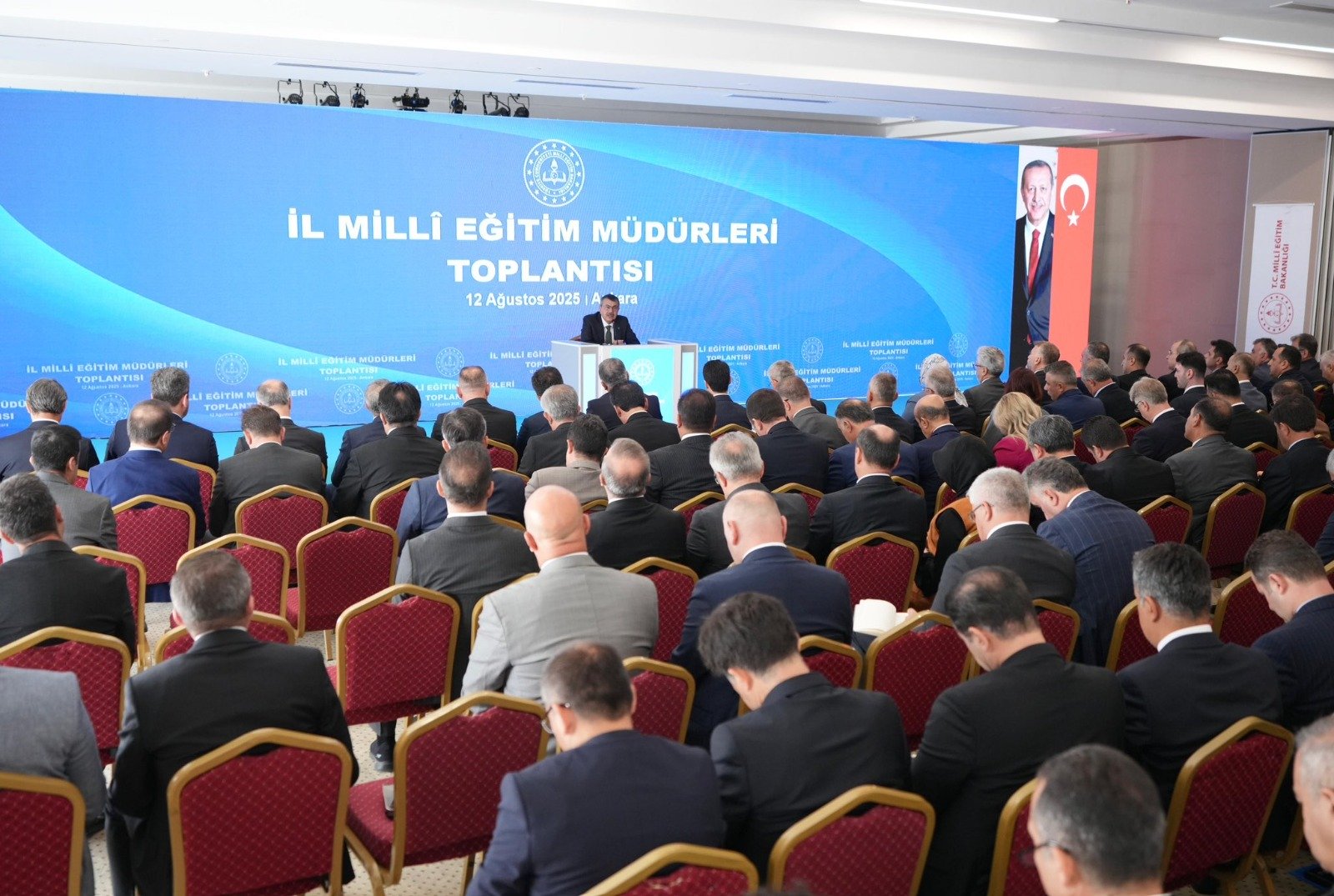 OKUL KIYAFETLERİNDE YENİ DÖNEM: MADDİ KÜLFETİN ÖNÜNE GEÇİLMESİ PLANLANIYOR