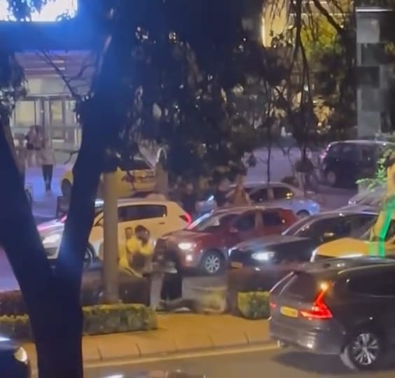 Araç sürücü yaya arasında kavga
