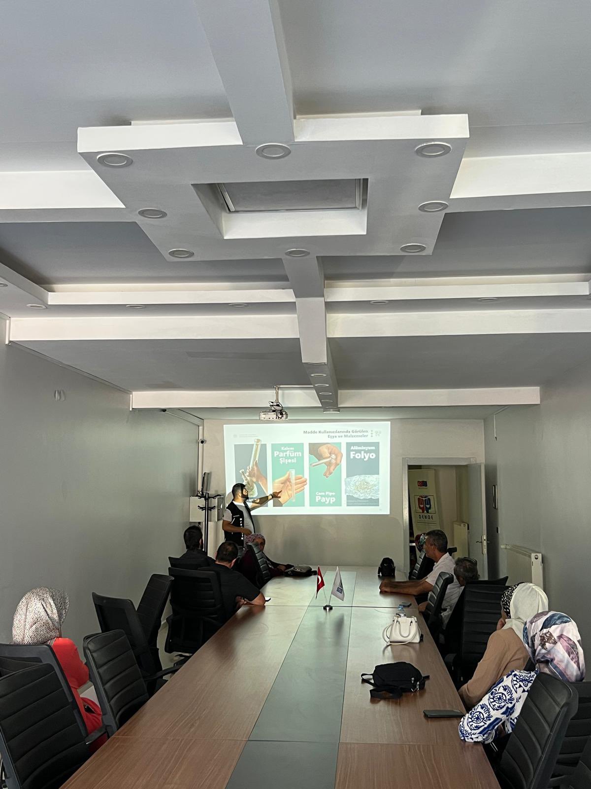 Uyuşturucuyla mücadelede annelere bilinçlendirme semineri