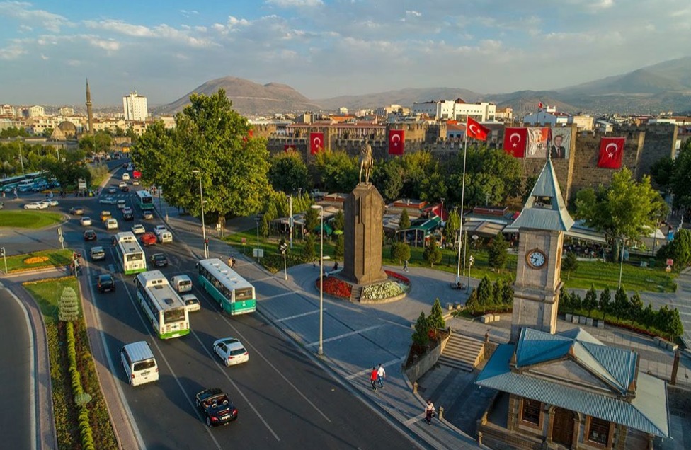Cumhuriyet Meydanı trafiğe kapatıldı