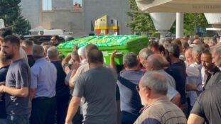 Bıçaklanarak öldürülen taksici toprağa verildi