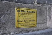 Hacı Kılıç Cami önündeki mezar kime ait ?