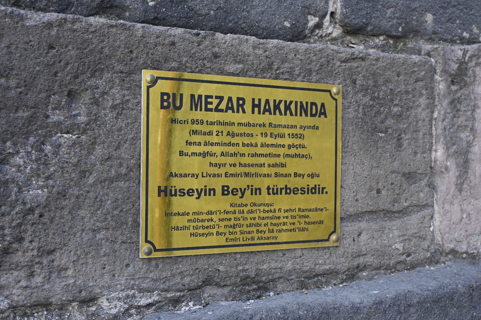 Hacı Kılıç Cami önündeki mezar kime ait ?