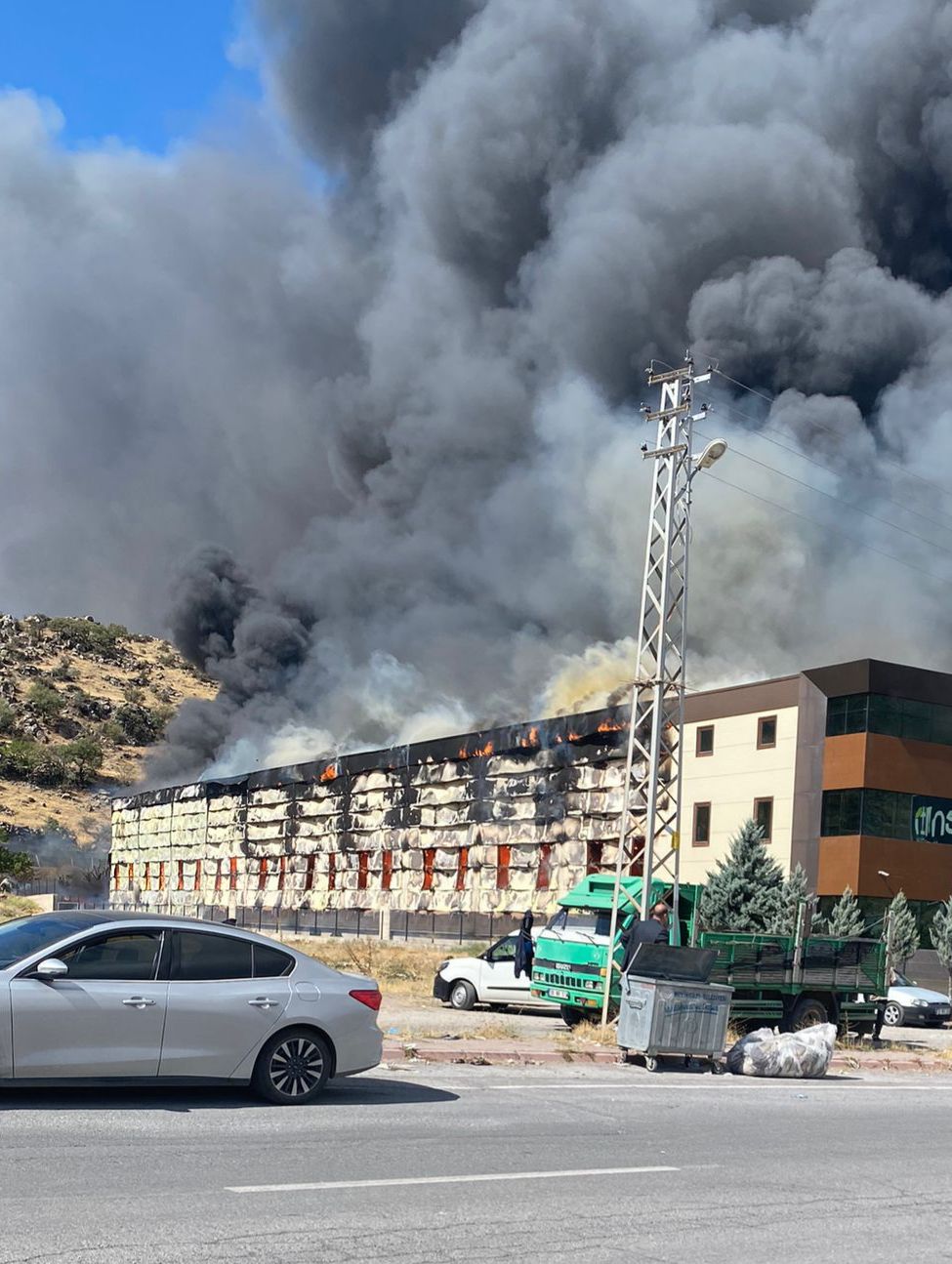 OSB’de yangın