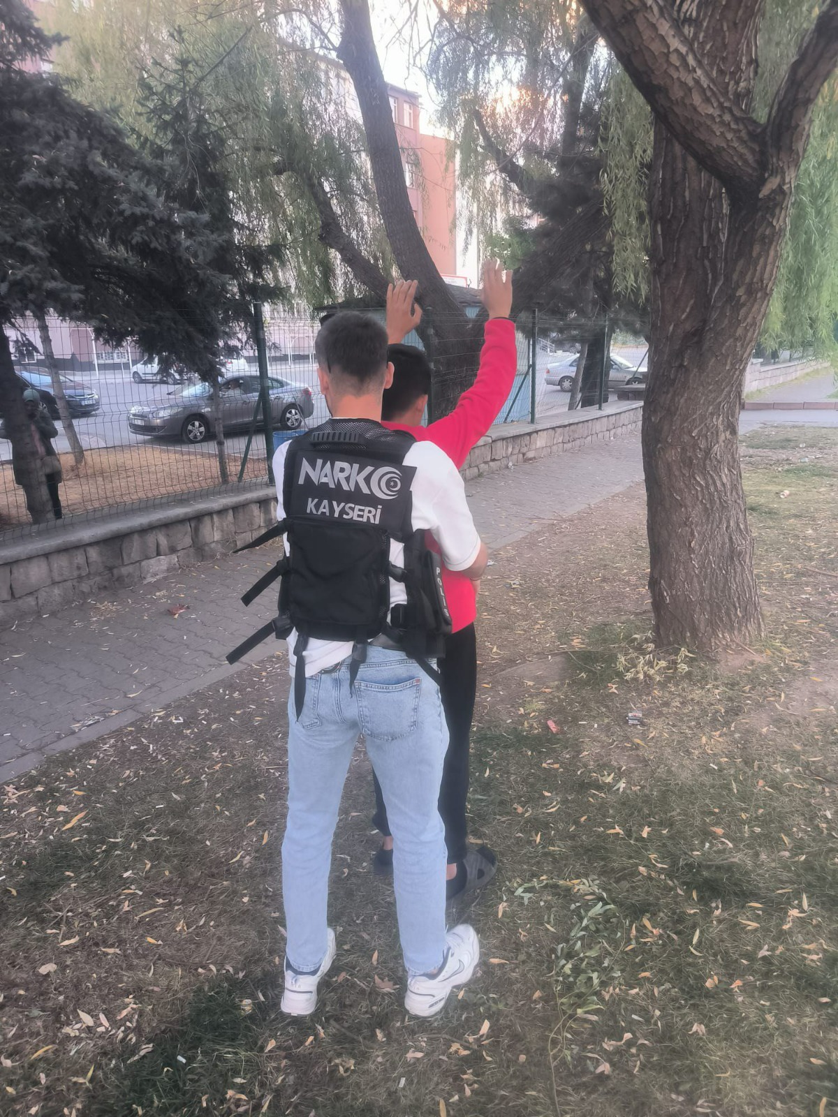 Polis ekiplerinden Narko-Okul uygulaması: 13 kişi sorgulandı