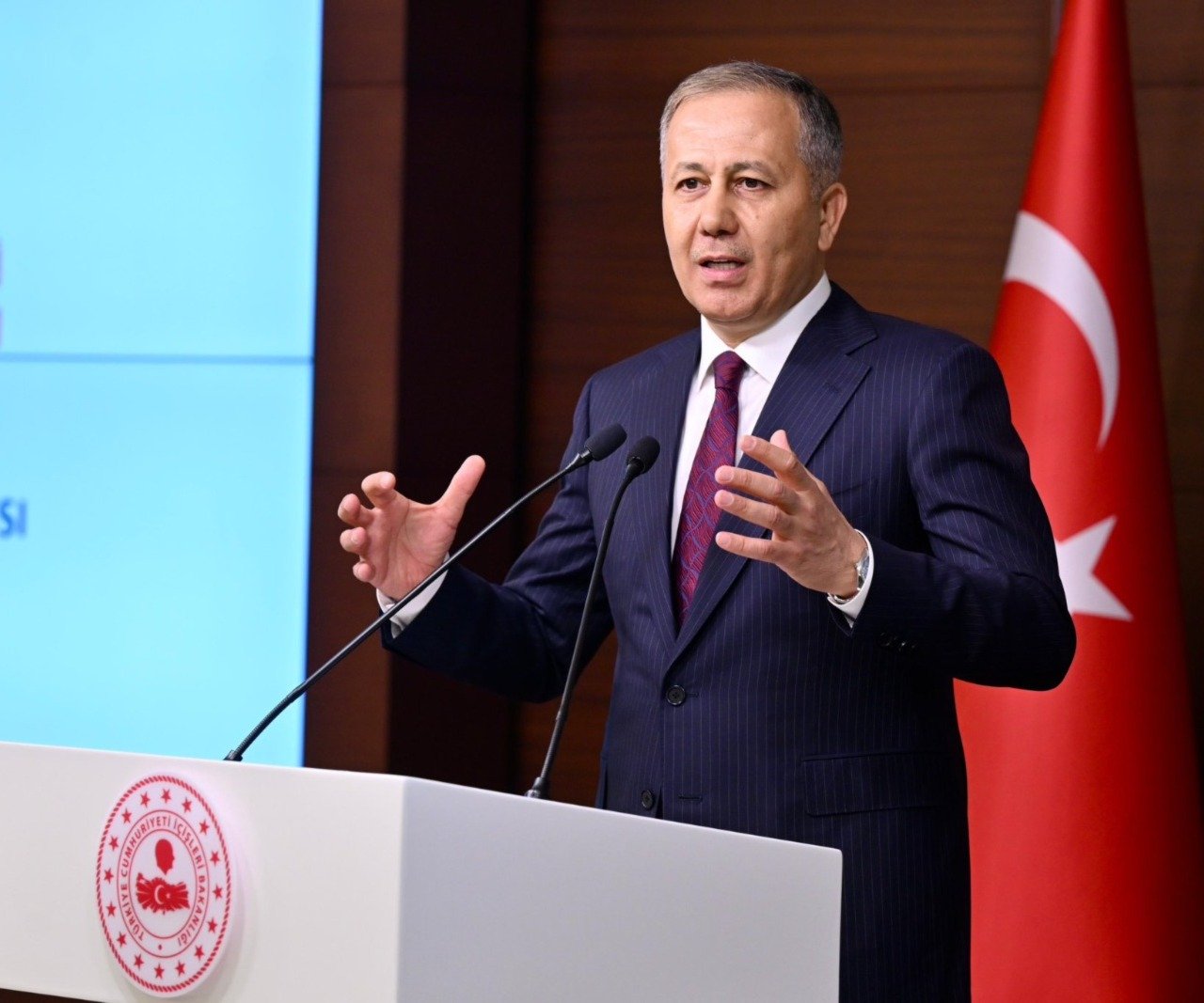 Bakan Yerlikaya, “Suçu doğmadan önlemek için akıl teri döken, toplumu tanıyan bir anlayışla çalışacağız”