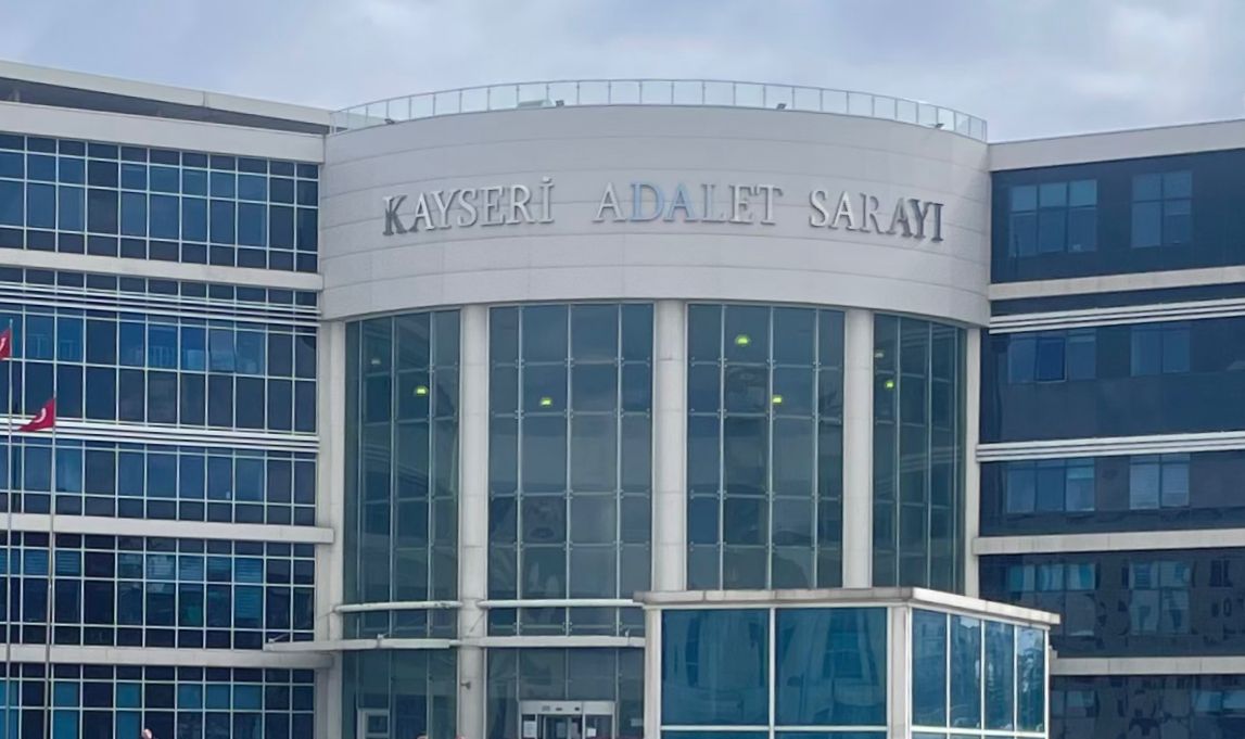 Uyuşturucu ticaretiyle yargılanan sanık 15 yıl hapis cezası aldı