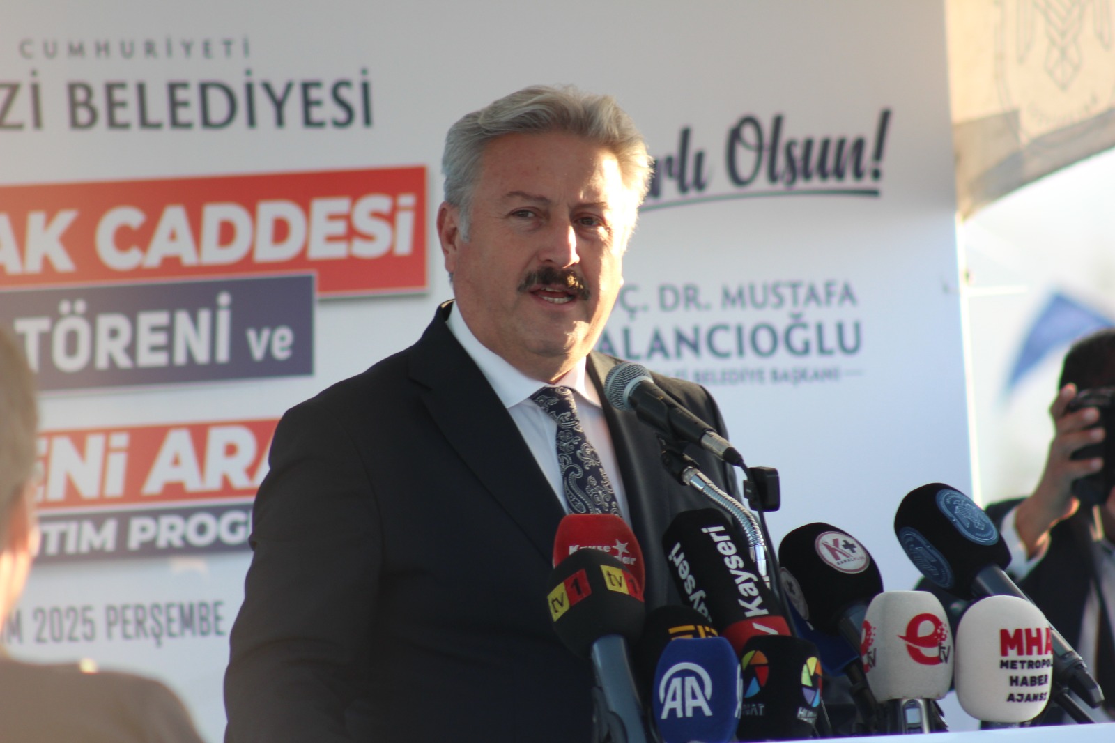 Başkan Palancıoğlu, “Melikgazimizin iş makinası parkurunu sürekli geliştiriyoruz”