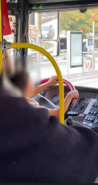 Yolcu otobüsünde iki şoför: Biri çocuk