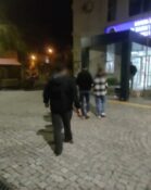 Boş arazide ateş yakarak çevreyi rahatsız eden 4 kişiye idari para cezası uygulandı