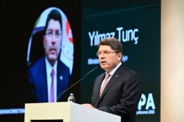 Bakan Tunç, “Şehitler verdiğimiz terör belasından kurtulmanın eşiğindeyiz”