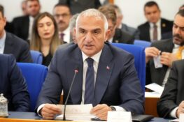 Bakan Ersoy, “Ekim ayında 5 milyon 683 bin yabancı ziyaretçiyi ağırladık” 