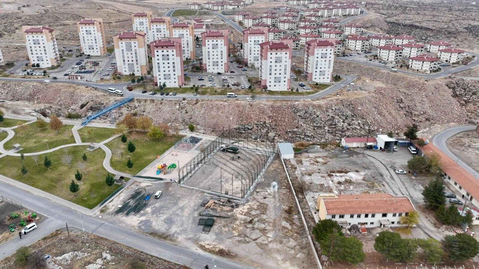 İncesu’ya yeni kapalı halı saha