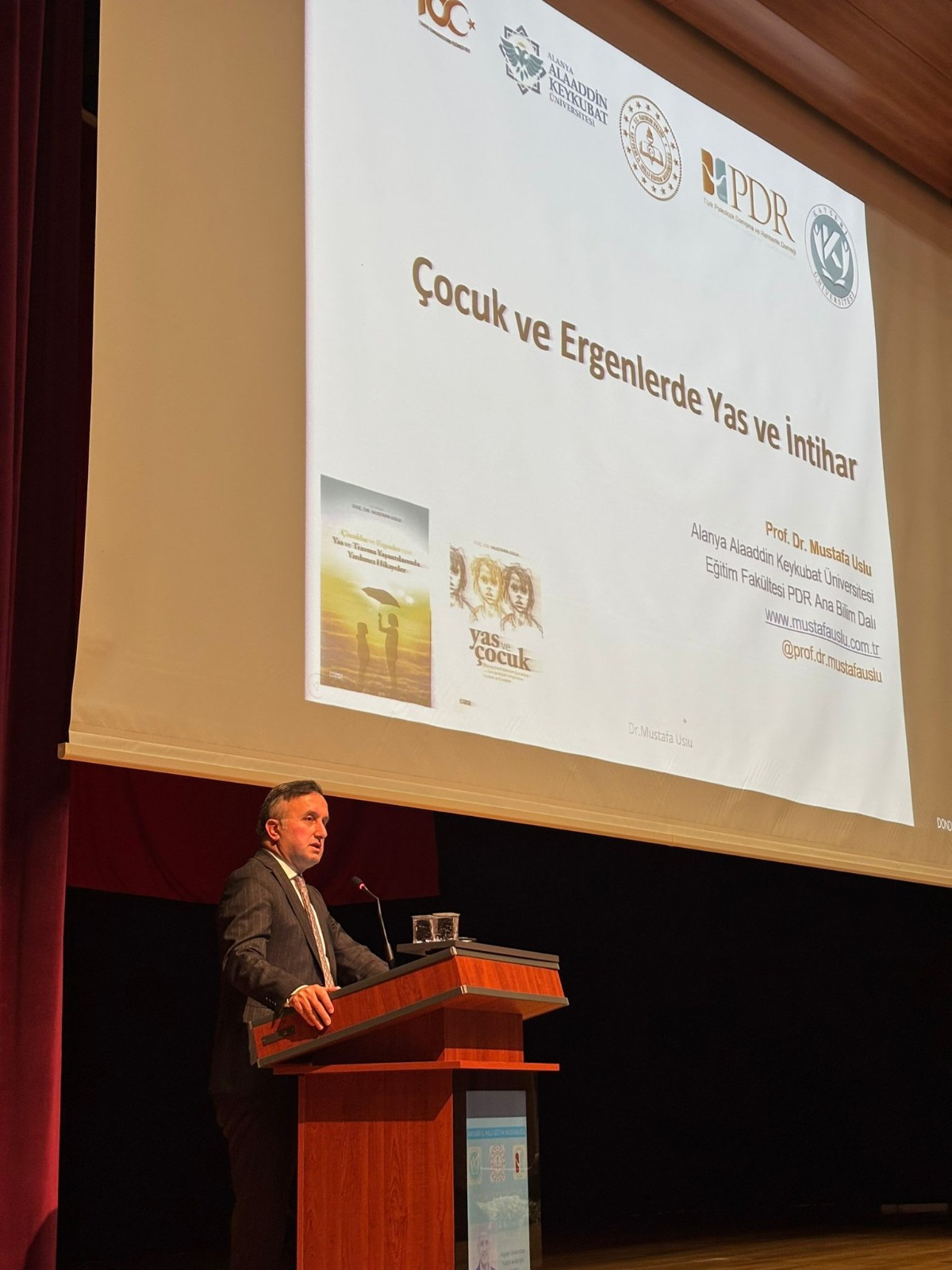 ‘Çocuk ve Ergenlerde İntihar ve Yas’ konulu konferans düzenlendi