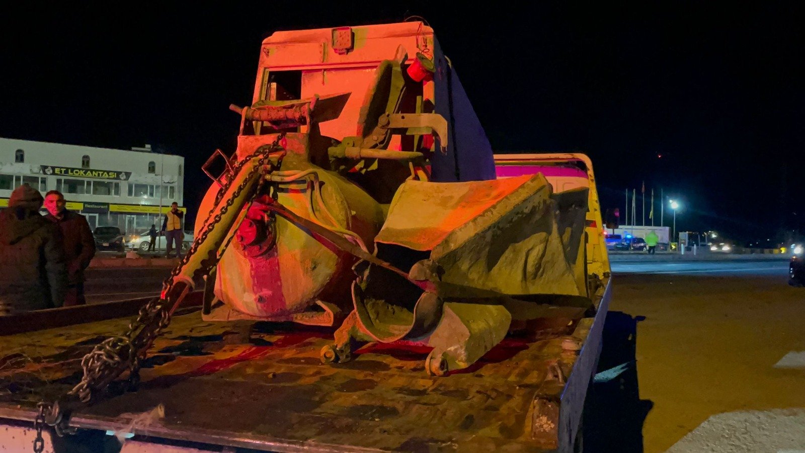 Peş peşe yaşanan 2 trafik kazasında 1’i jandarma 7 kişi yaralandı.