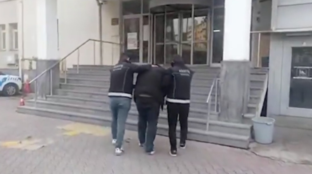 Kasten Öldürme ve Karşılıksız Yararlanma suçlarından aranan firari yakalandı