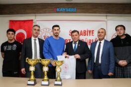 Müdür Kabakcı, “Gençlerimizin yanında ve hizmetindeyiz”