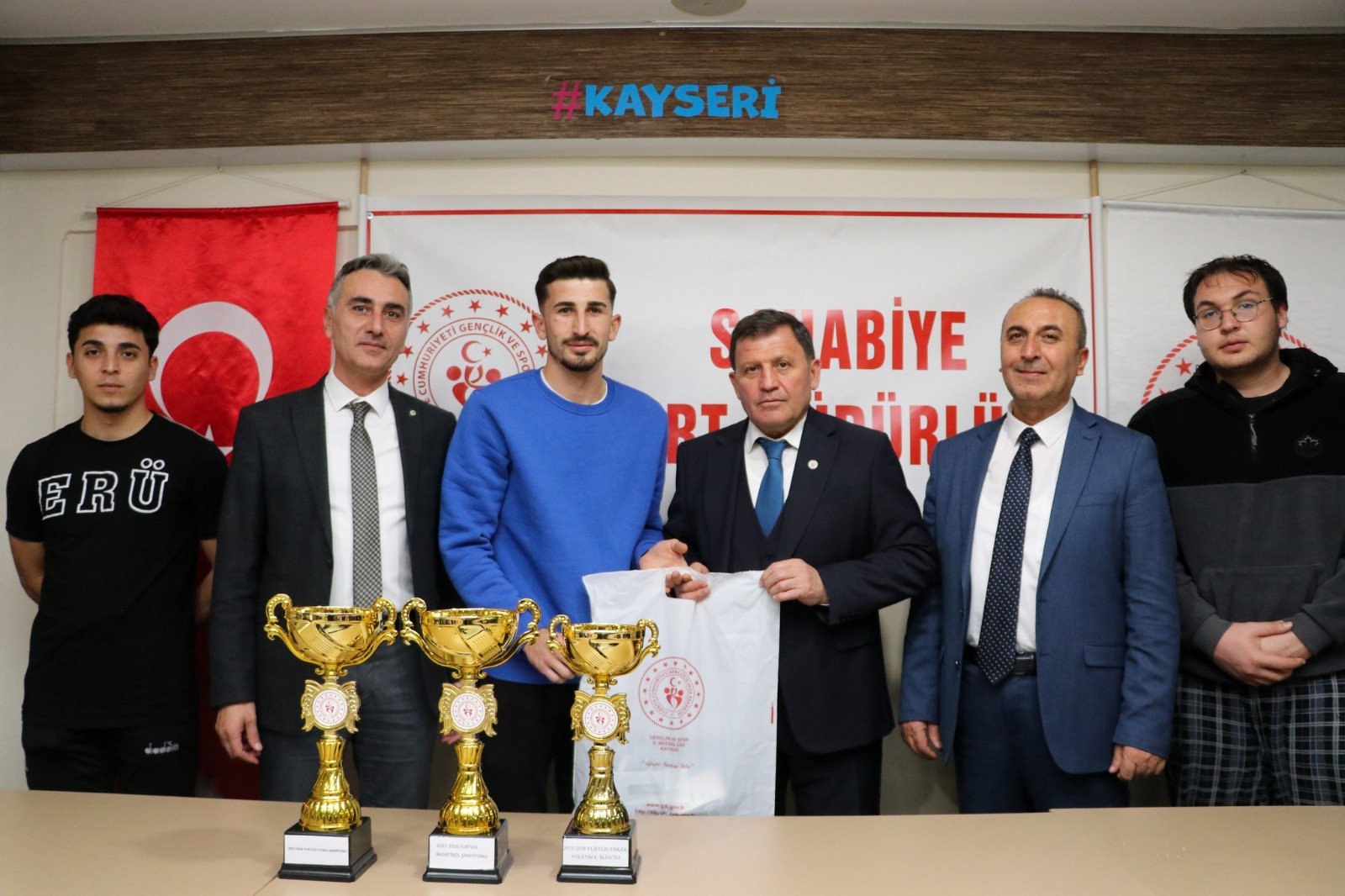 Müdür Kabakcı, “Gençlerimizin yanında ve hizmetindeyiz”